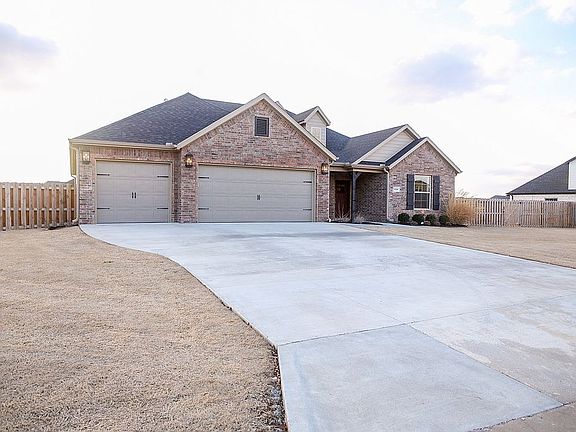 3rd image of 18264 Phelps Cir
