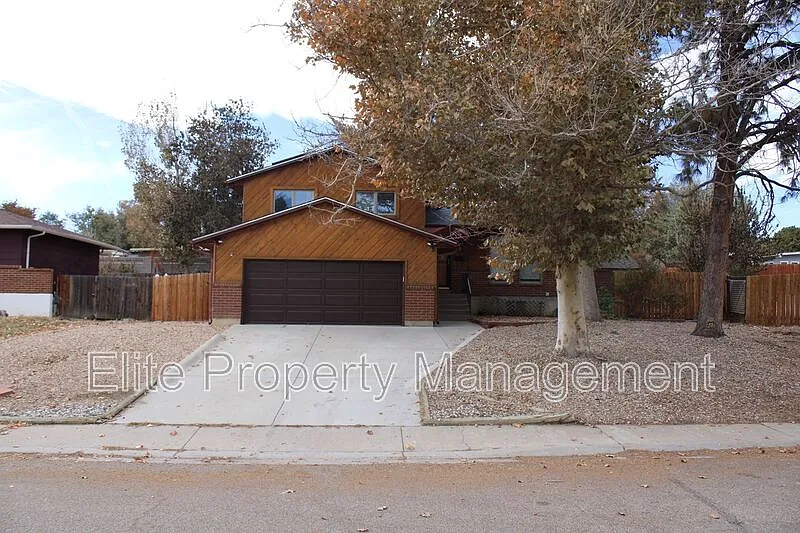 9 Armstrong Ln