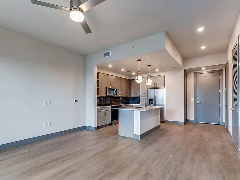 1010 Waugh Apartments — Photo 13