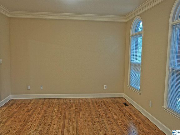 3rd image of 3013 Tantallon Dr SE