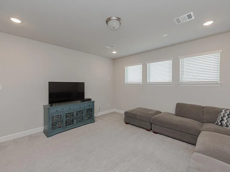 1604 Moss Trail Ct — Photo 15