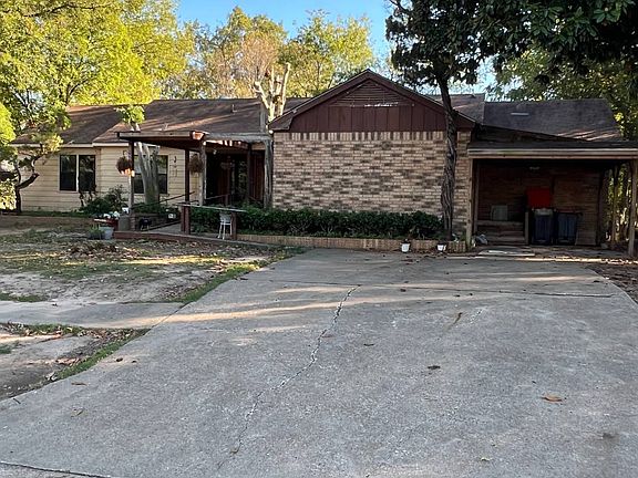 4th image of 907 W School St