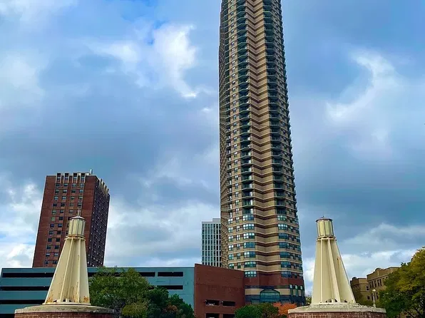 3660 N Lake Shore Dr APT 2106, Chicago, IL 60613