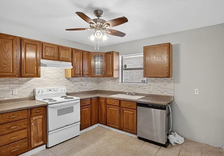 609 Trout St — Photo 14