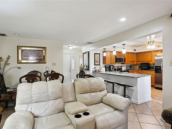 5th image of 1500 W Esplanade Ave APT 35F