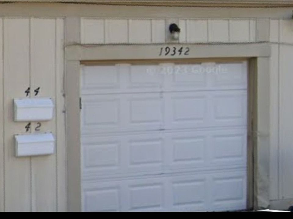 1st image of 19342 Oak Ave #19342