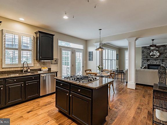 3rd image of 14009 Holcrest Ct