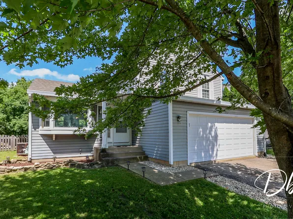 202 Eagle Creek Dr, Round Lake Beach, IL 60073