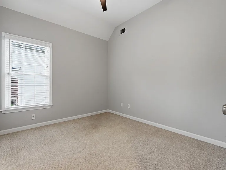 1106 Glenrose Dr SE — Photo 16