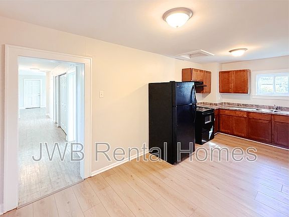 4th image of 3048 Dignan St