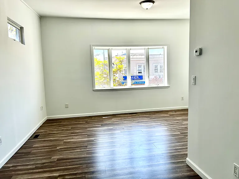 949 W Beech St — Photo 5