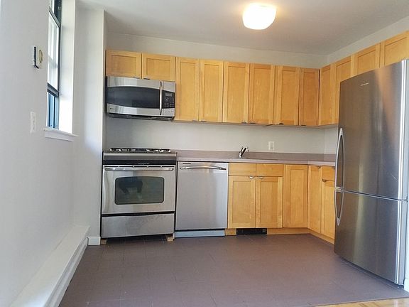 2nd image of 225 E 6th St APT 7E