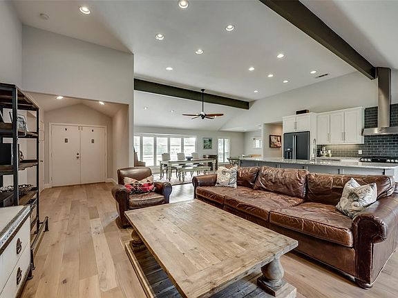 5th image of 4332 Selkirk Dr W