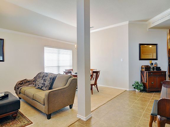 DSC_4483_LivingDiningEntryView.jpg