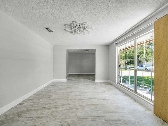 5th image of 1726 Cinnamon Dr