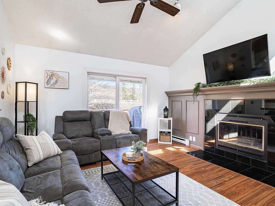 1st image of 906 N 16th Ave