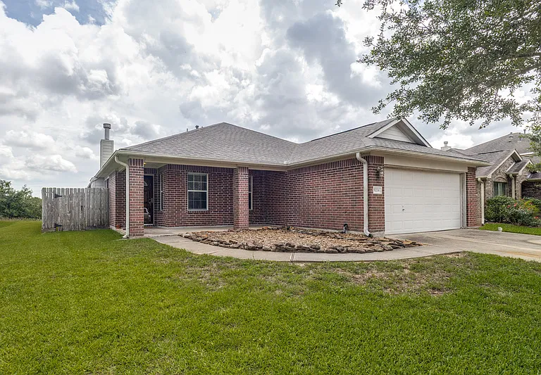 5224 McGrath Dr — Photo 2
