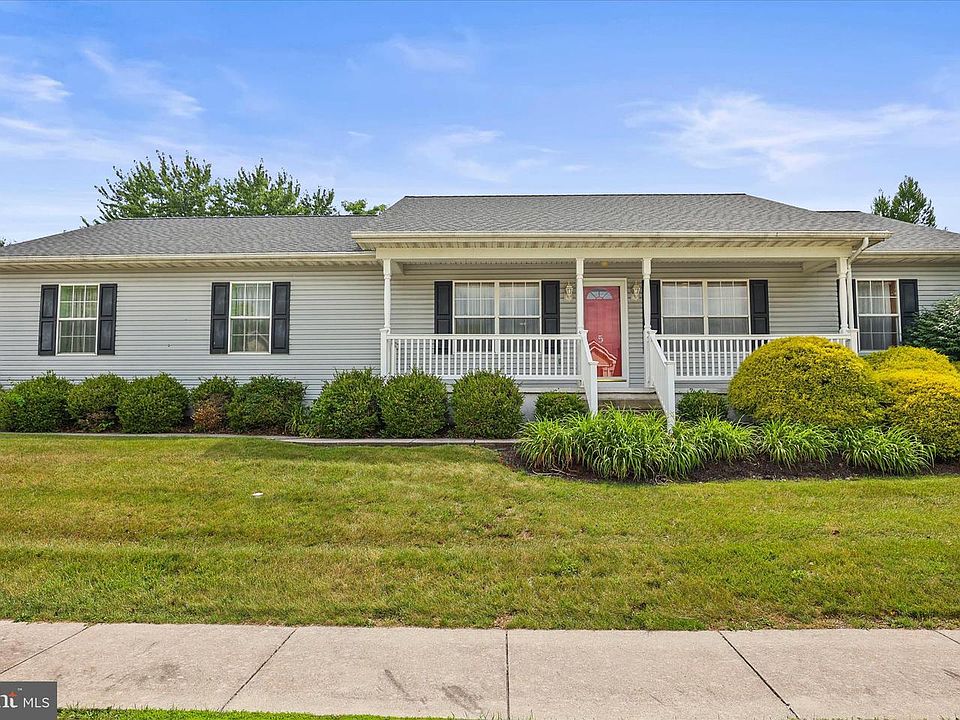 1st image of 5 Kimberly Ann Ln