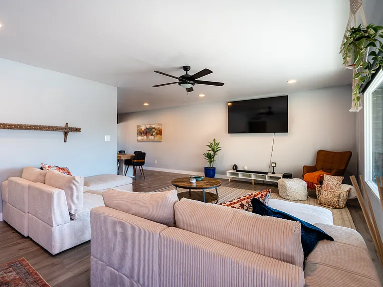 3327 S Dorsey Ln — Photo 11