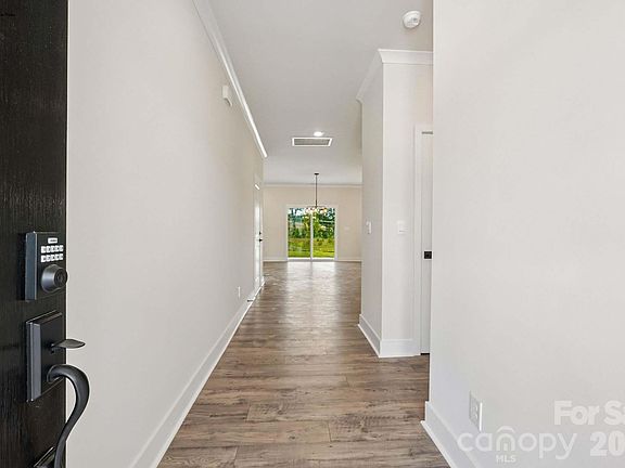 4th image of 541 Mahogany Rd