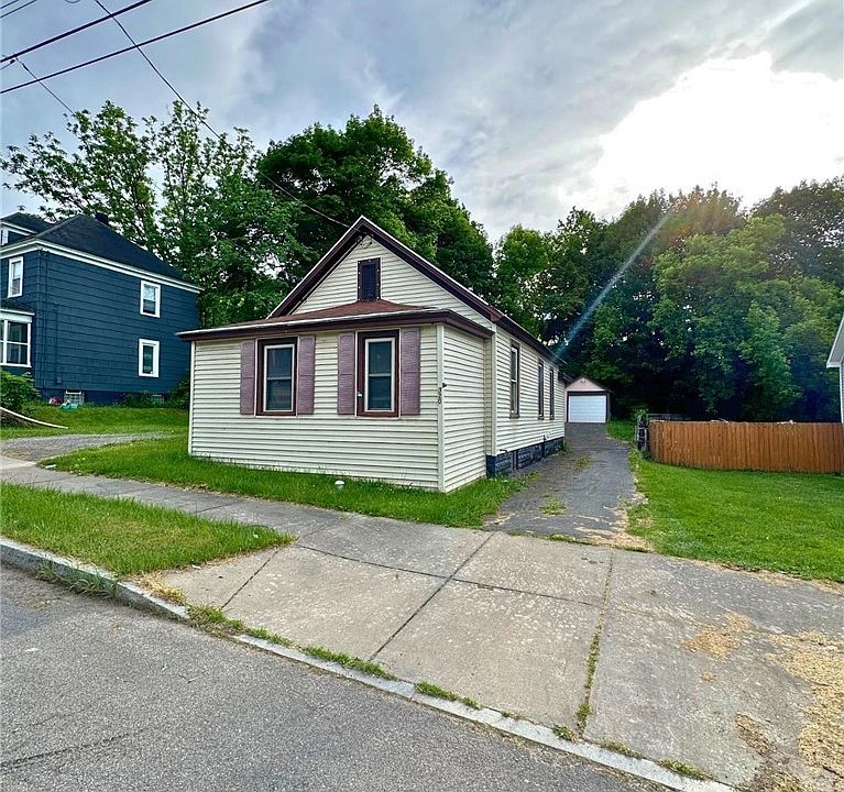 1st image of 320 Lydell St