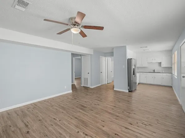 12033 18th St, Santa Fe, TX 77510