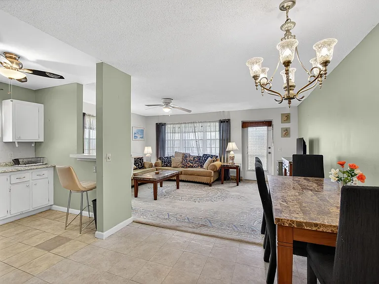 157 Camden Dr E #G — Photo 8