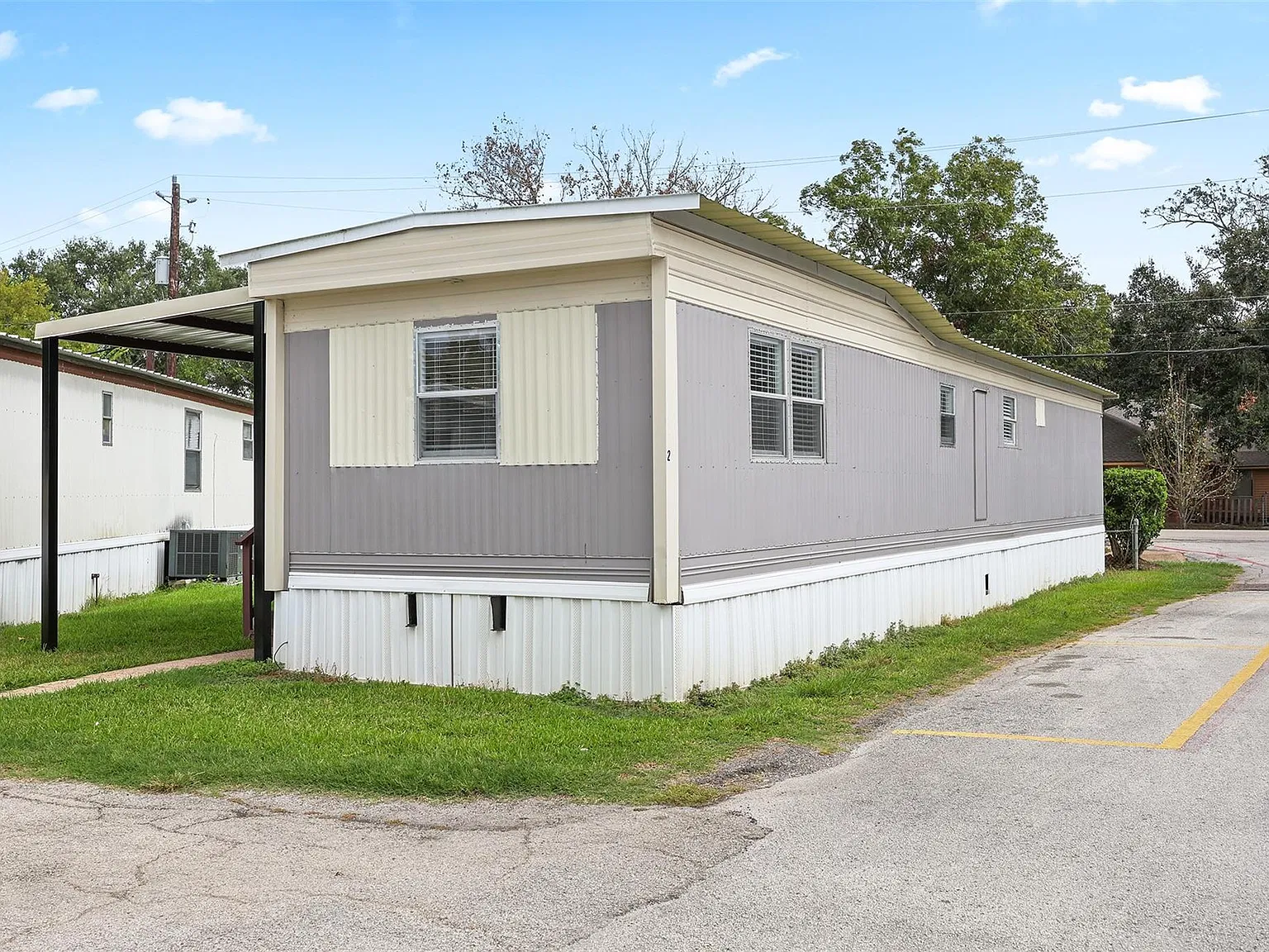 2 bed, 1.0 bath, 720 sqft, $1,400 — Photo 1