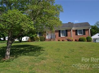 1709 Paddock Cir, Charlotte, NC 28209