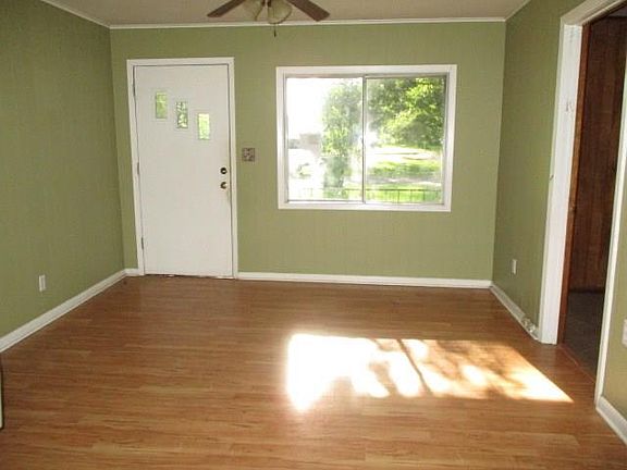 4th image of 1660 West Ave