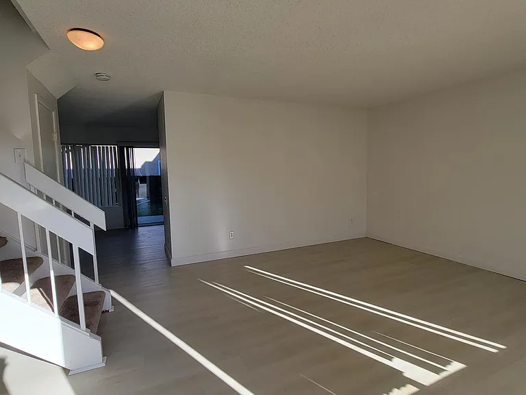 4475 Anne Sladon St — Photo 5