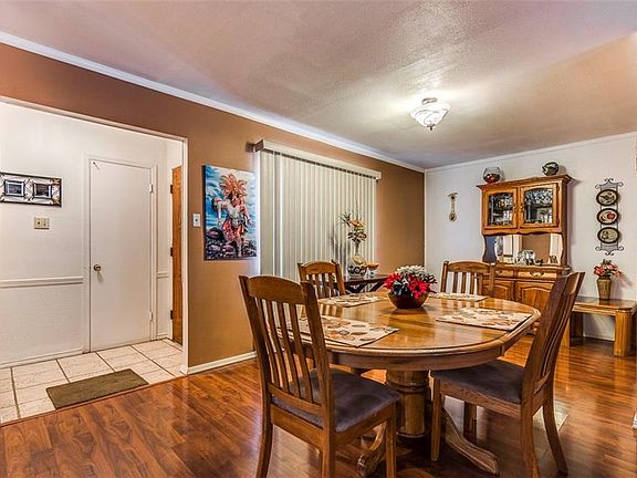 5th image of 10106 Kellogg St