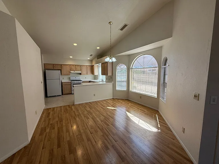 480 S Sawmill Gardens Dr — Photo 4