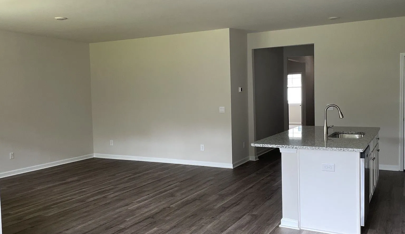 Reduced! New build 3 bedroom/2 bath home in the Parks — Photo 4