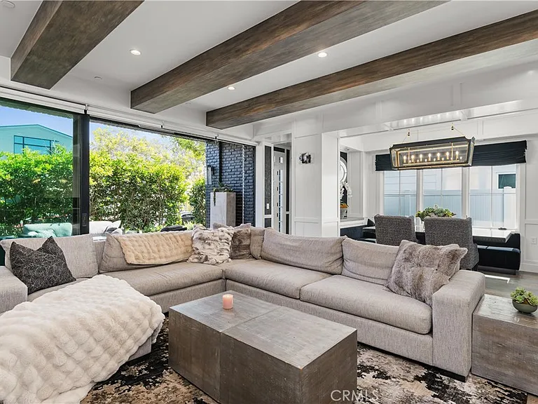 2037 E Ocean Blvd — Photo 8