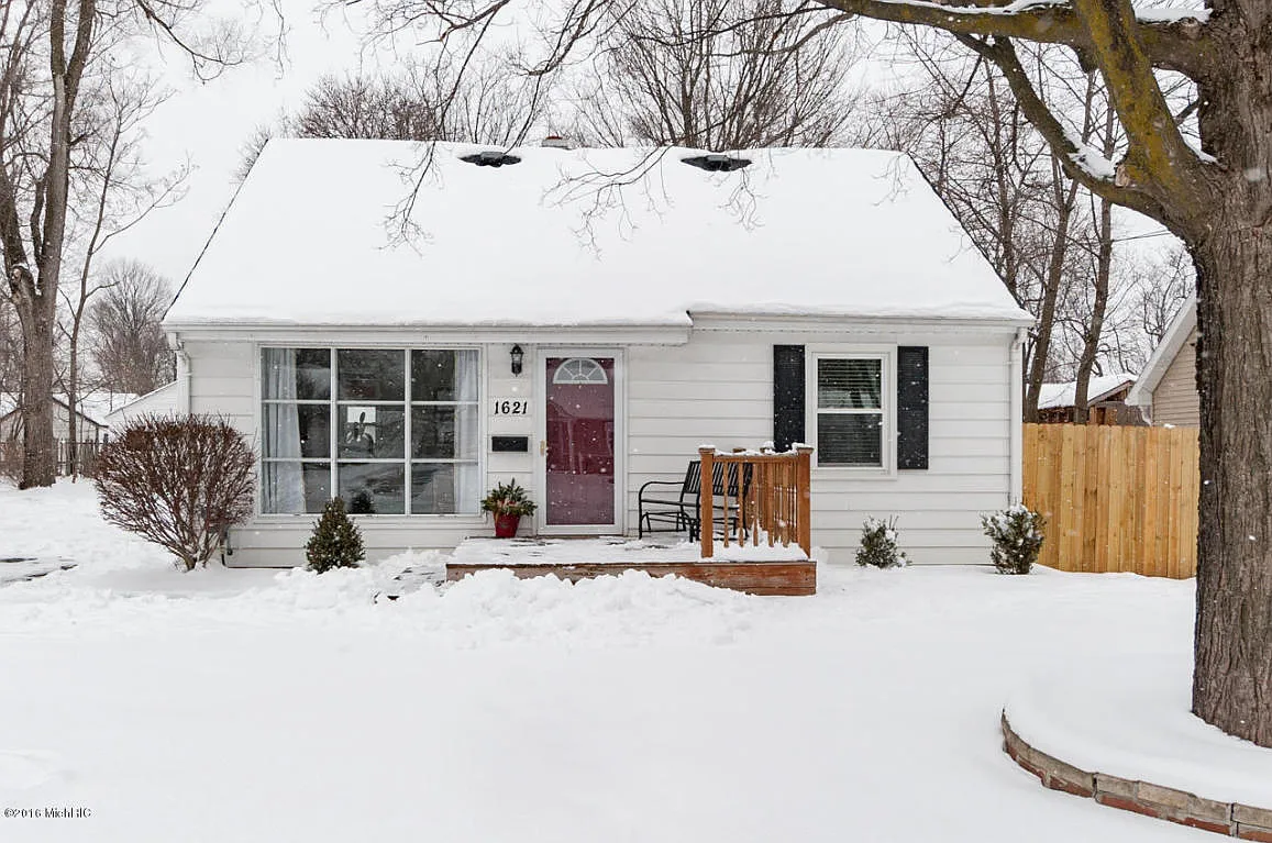 1621 Homecrest Ave photo 1