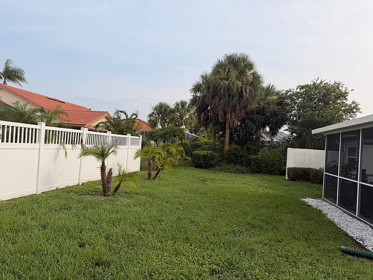 Raintree Street Cir E — Photo 20