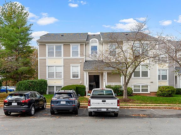 3rd image of 301-20585 Snowshoe Sq #301