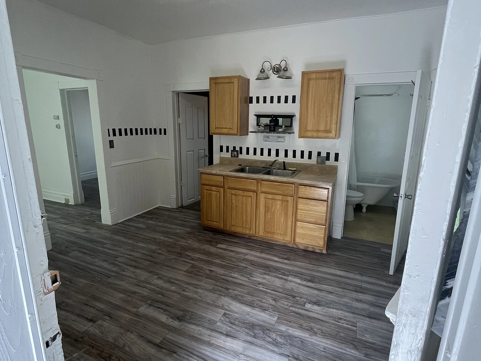 2 bed, 1.0 bath, $1,200 — Photo 4