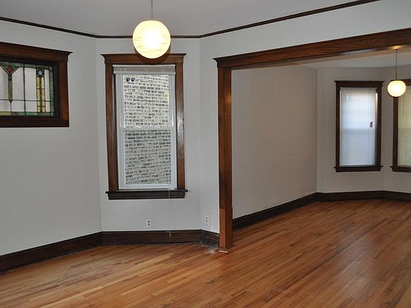 5th image of 2058 W Hutchinson St #2