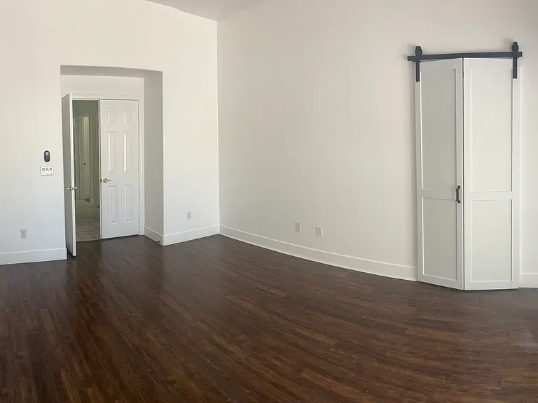 9520 Mountainair Ave — Photo 12