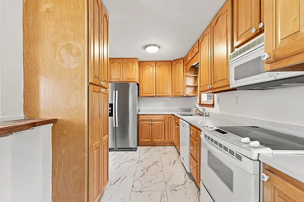 3 bed, 1344 sqft, $2,300 — Photo 1