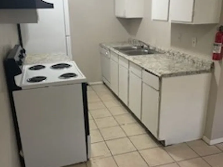 2701G Poplar Cir — Photo 3
