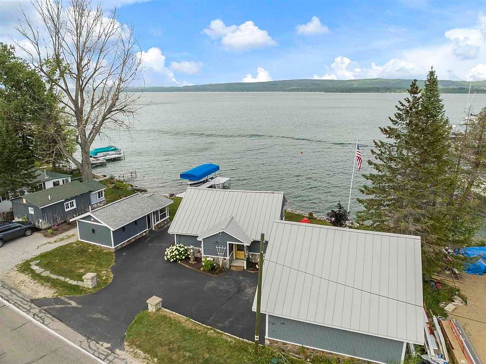 5087 Lakeshore Rd, Boyne City, MI 49712 MLS 471161 Zillow