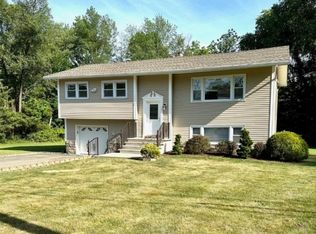 1 Walnut Dr, Pine Brook, NJ 07058