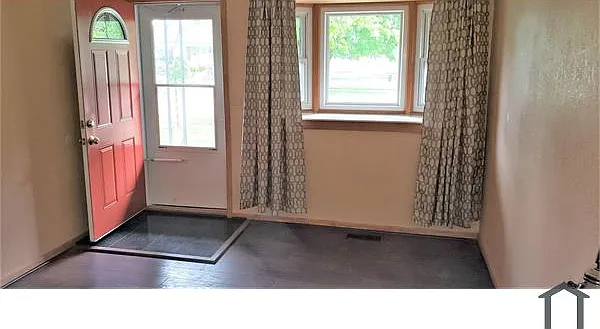 3 bed, $1,905 — Photo 3
