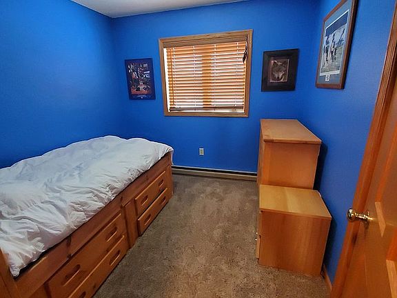 Bedroom 1=  9x9.5 ft 