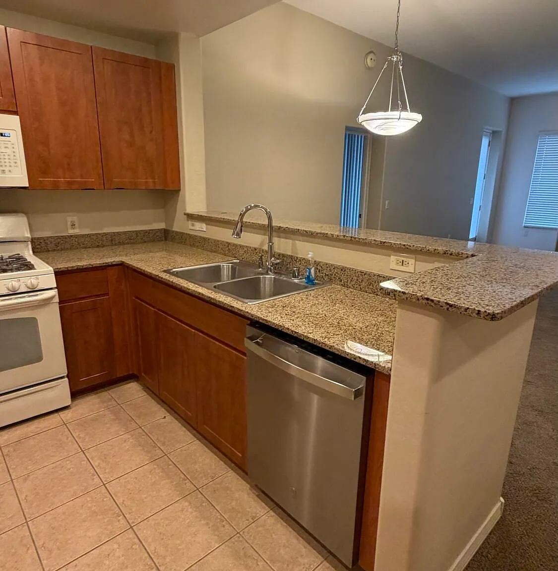 2 bed, 2.0 bath, 1243 sqft, $2,250 — Photo 3