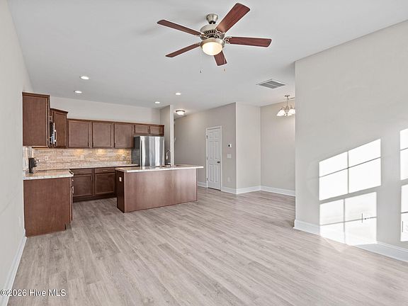 5th image of 302 S Stingray Lane