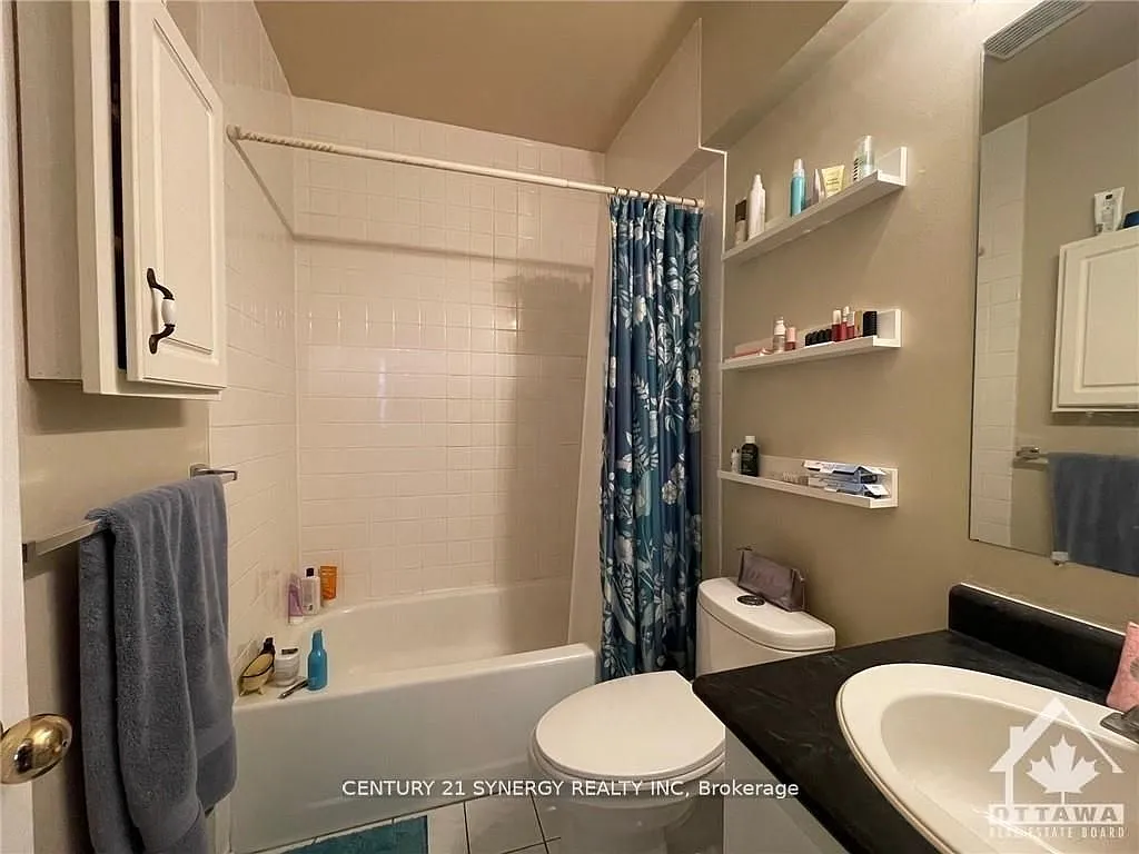 Building Photo - 450 Maclaren St #8